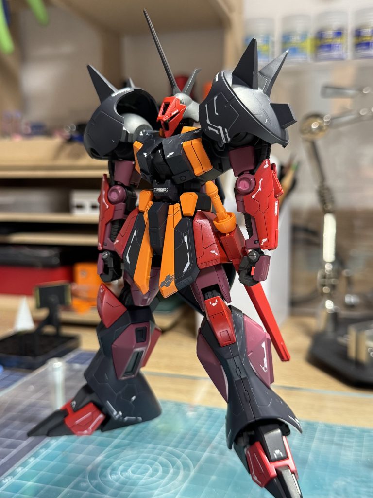 完成間近の写真結構カラーリングとスジボリのパターンも気に入ってます。