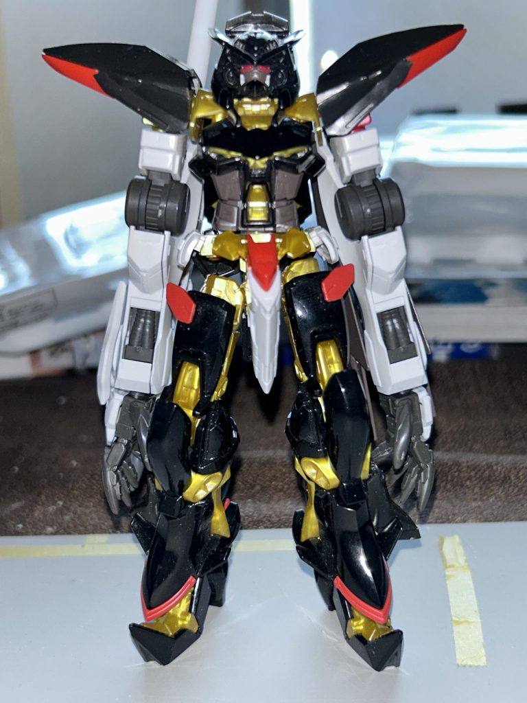 塗装前。今回のカラーリングは普段はあまりやらない赤メインにしてみました。差し色でシルバーを随所に入れつつ、少し黒も入れていつものヒロイックとは別方向を目指してみましたが、なんかテスタメントっぽいなーと完成してから思いました、、、