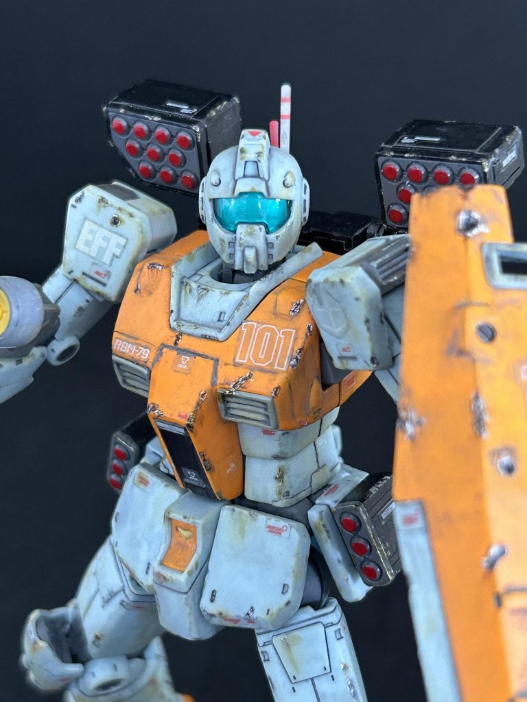 オレンジカラーに部分塗装、ダメージ処理、リアルタッチマーカー等で汚してみました。