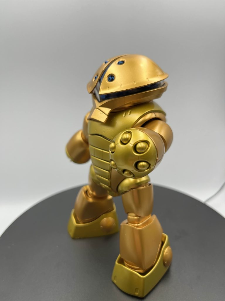 個人的にはモノアイは動かせるんですけど首がマジで回らないことにびっくりしましたね。なので有名な振り返りながら手を振るポーズが無理でした