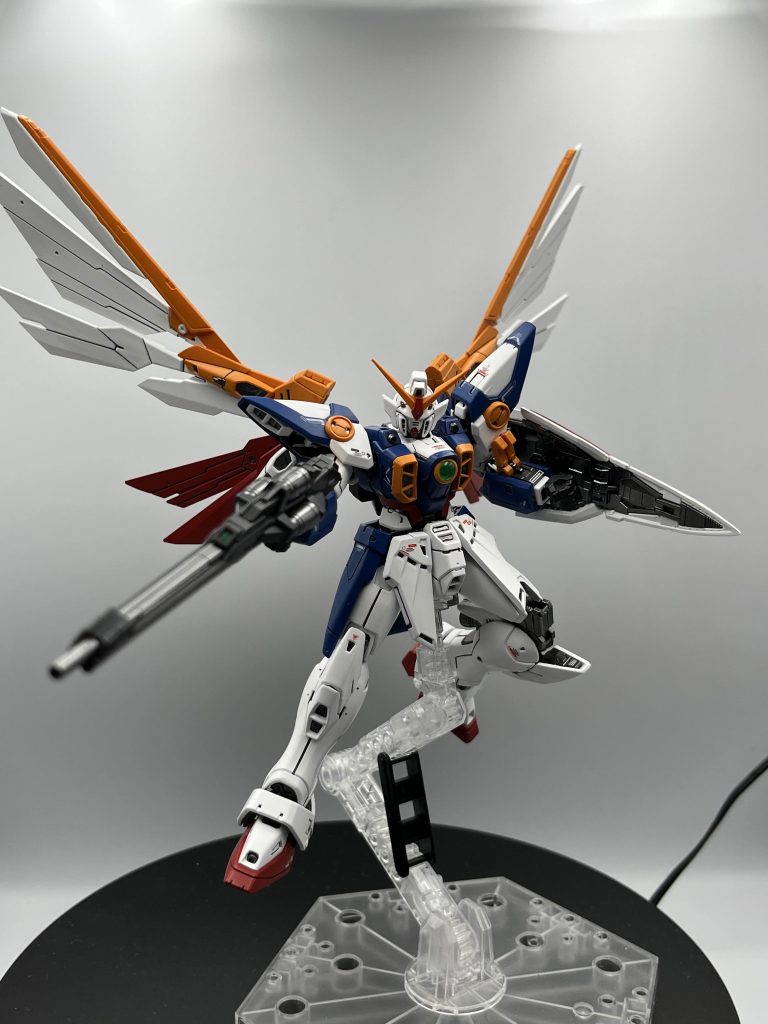 さてこれは肝心の羽を広げたポージングやっぱこの手のキットは羽を広げてこそでしょう！ウイング自体かなり小さめのキットなんですが、羽広げると一気にボリューム感まして迫力が出るんでこのまま飾っておきたいですね！