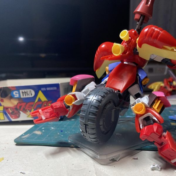 YouTubeでVガンの考察見てたらザンスカールのヤバい支援メカを追加したくなってしまいました(gundam-kao5)もうメチャクチャです　笑でも自分のリビドーのまま突き進んで行きます！だって楽しいから😃（1枚目）
