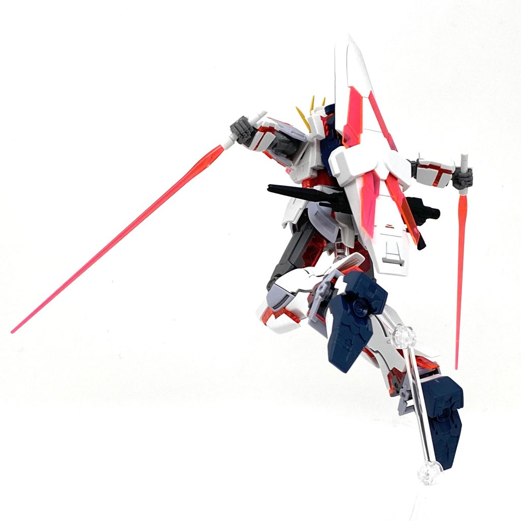 サーベル２本持ち、めちゃくちゃ映える…！