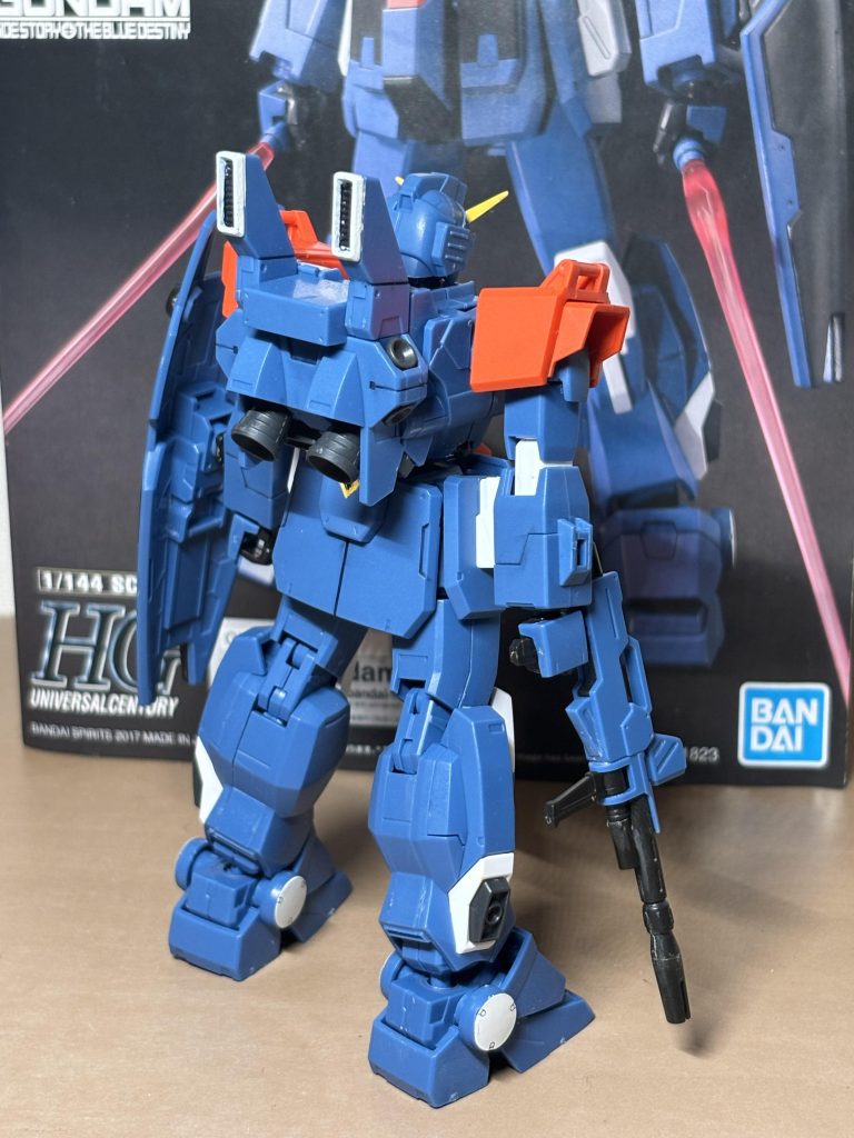 バックショット。今回は宇宙用のバックパックは着けっぱにしてます。何でって?そりゃ、そっちの方がバーニアとかスラスターが増えてカッコいいからよ。