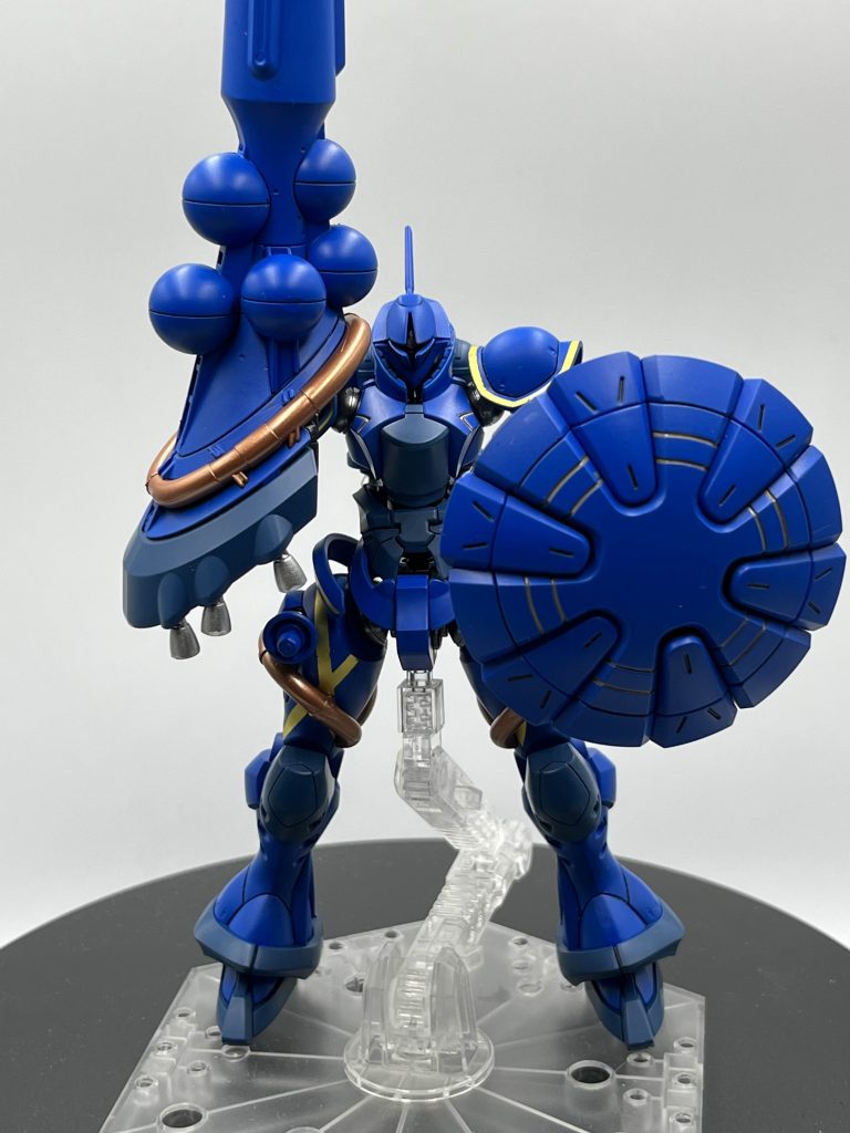 うんデカい武装はかっこいいですけどちょっと今回のキットはデカ武装のせいで可動域が結構死んでますね・・・ただ保持力は素の状態でかなりのものなのでハクジ持っててもあんまへ立ったりしないのはすごいと思いました