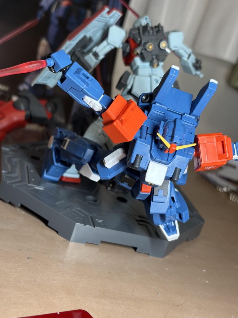 「...切り捨て御免。」な感じで。殺人的な加速で接近し、静かで豪快に切り払うイメージです。私みたいな男の子はこういうポージングが大好きなんですよ。