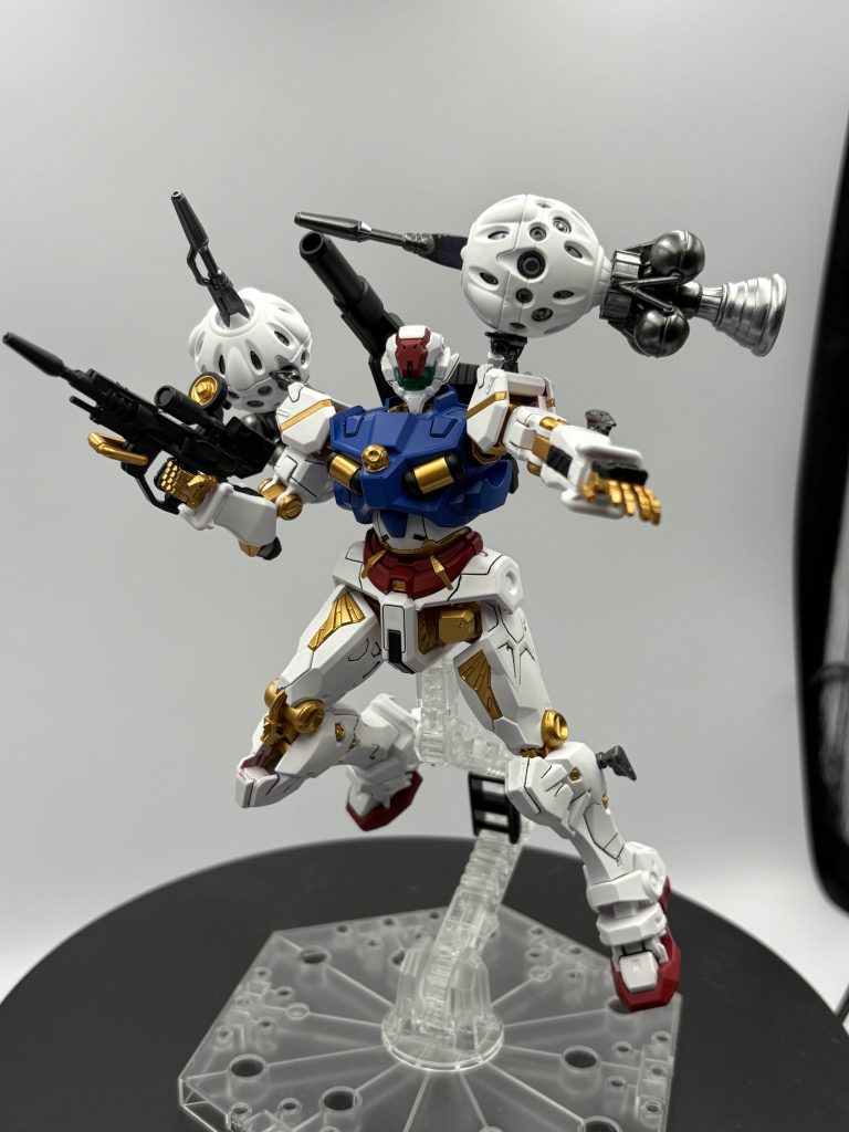 後今回赤いガンダムのビットを移植しているんですけど特段改造しなくても問題なくそのままくっついてくれました!おそらく同じパーツなんですけど同じV作戦の機体同士互換性があるんですかね?もしいたらジークアクス版ガンタンクとかも見てみたい感じある