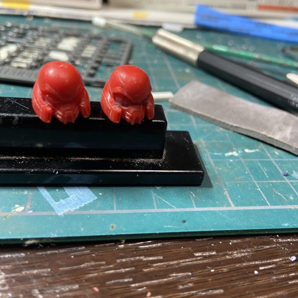 だいぶカタチになってきたのでそろそろ仕上げしようかと思います。カラーリングパターンが悩ましいです。まだ決まってないです(zaku-kao4)（3枚目）