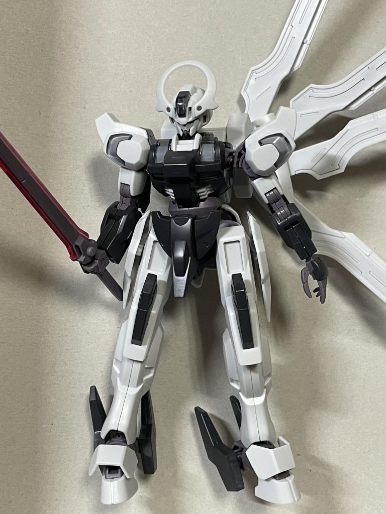 素組。肩、腕、足に合わせ目が目立ちますが、加工なしで後ハメできる構造だったので楽に済みそうです。