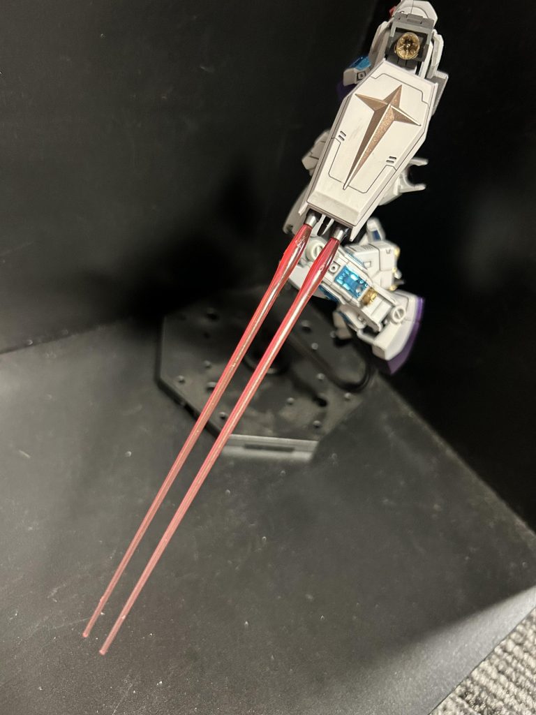 武装のシールド兼ビームサーベル(ビームキャノンとしても使える)