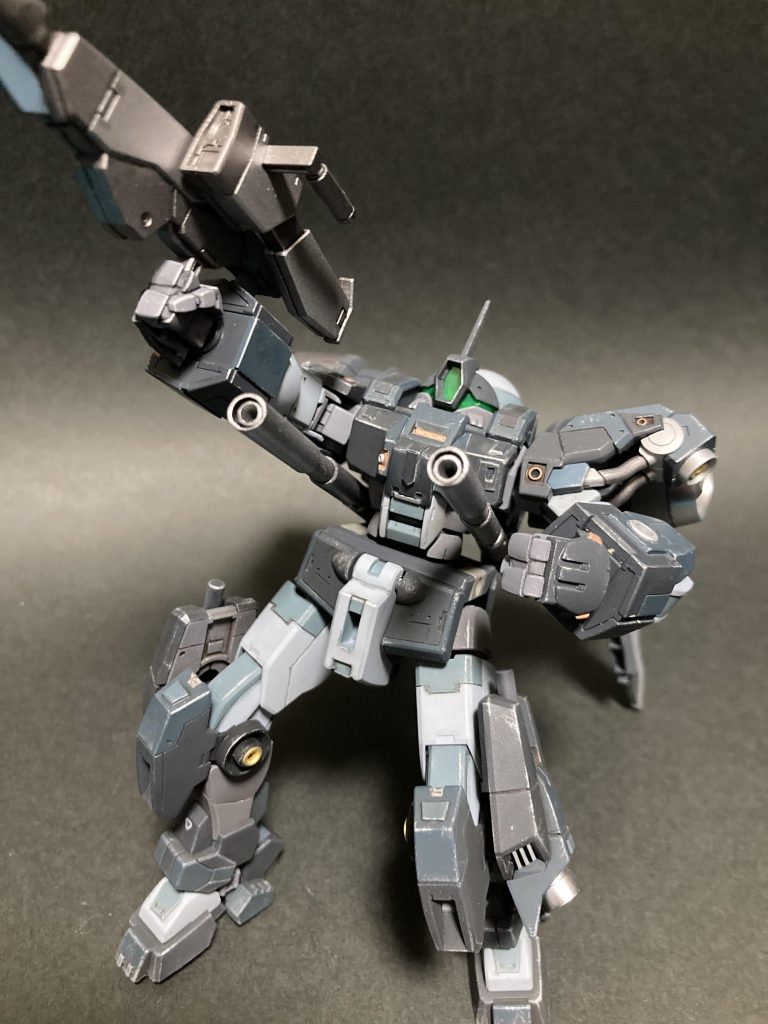 砲身はプラパイプで延長。その他、ミニ四駆用の金属パーツなどを組み合わせています。