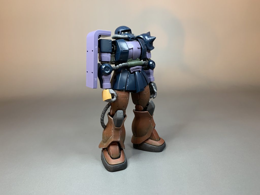 寄せ集めパーツでオリジンザク一体をこしらえました。