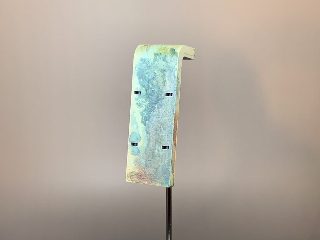 アクリル溶剤を使って、アクリル塗料を滲ませて色を重ねて行きました。