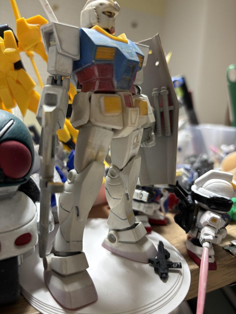 追加画像実家の喫煙者の影響で箱の中のガンプラも黄ばんでいた為ペーパーがけし直しました^_^;