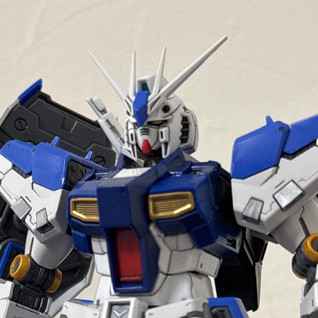 福岡νガンダムに一部組み換えにてミキシング。胴体上部にセンサーとか付きますがあえて付けてません 笑