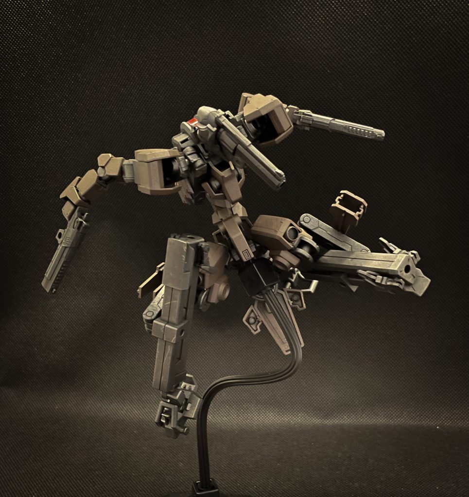 脚部バレットフレーム下腿部フレームをそのまま大型の銃器に改造した特殊フレーム本機武装中最大の威力を誇る
