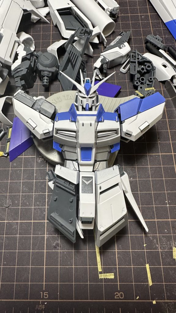 初めて知ったHi-νが無印MGだったのでカラーパターンはコッチのほうが印象にあるんですよね