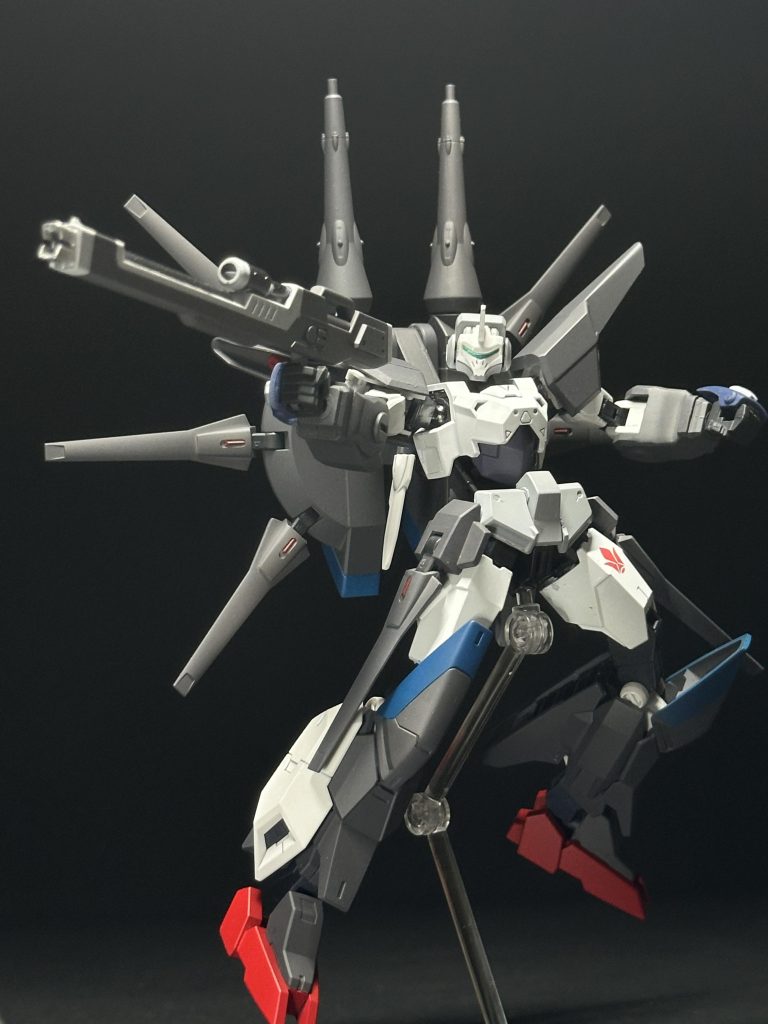 ライフルを持たせてキットの仕様上、持たせてもプラプラしてしまうのが欠点。とはいえポーズを決めることができました