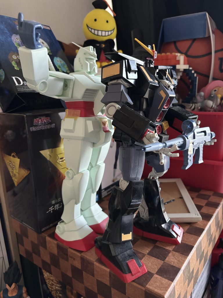 なんと 同身長 だったりしますが 白いので大きく見えますね ^_^笑 武器類は制作中(以外とハンマーが大変… ^_^;) 以上となります。最後まで閲覧有難う御座います^_^