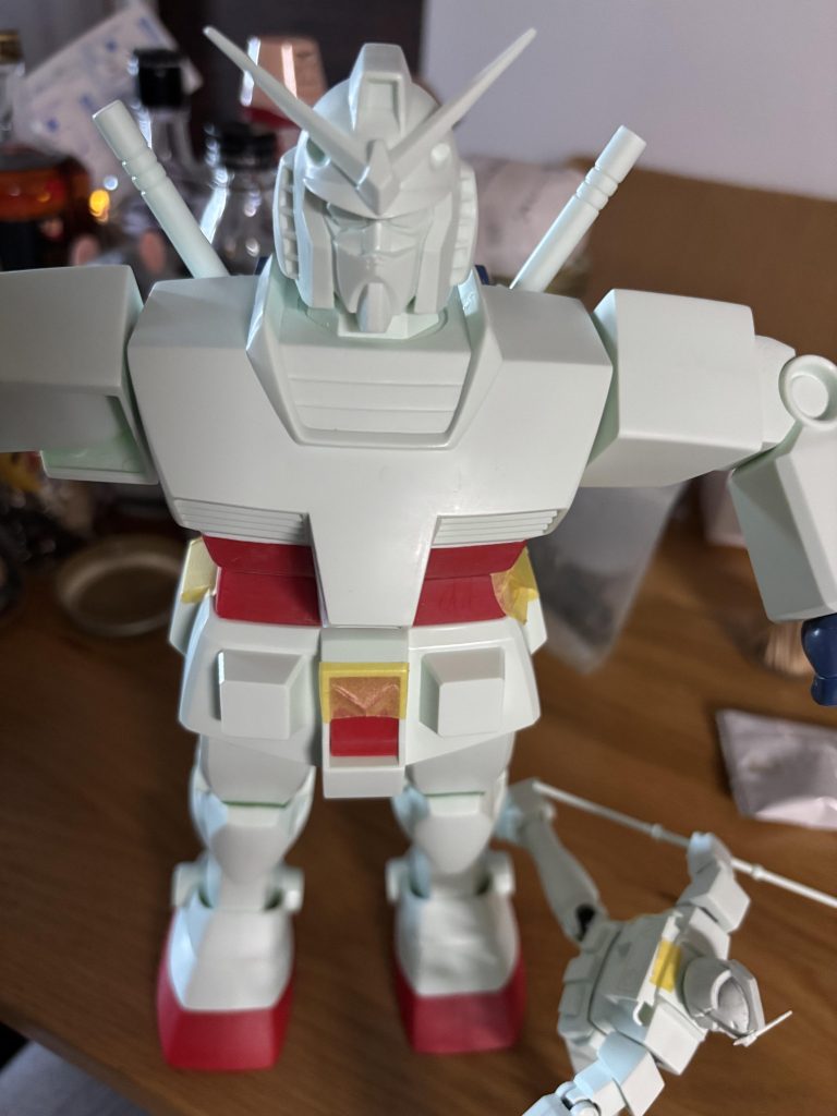先ずは 丁寧加工 の 素組みで 仕上げ て関節拡張 と 設定資料 の ガンダム に 寄せる形 で 制作(供養) します (^ω^)