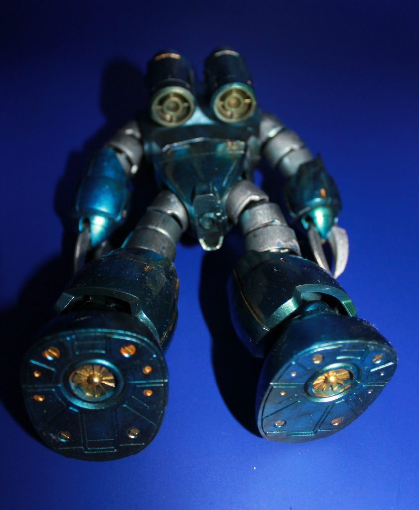 泳いでいる…というよりも土座衛門に見えるズゴック。ちゃんと足裏を塗り分けててえらい。初めてでしたがやはり大理石塗装が良い仕事してます。デカールさえ貼っていない機体も情報量マシマシへ。次は何に対して使うのか…それはわかりませんが。そもそも大理石ってこんな感じでしたっけ？