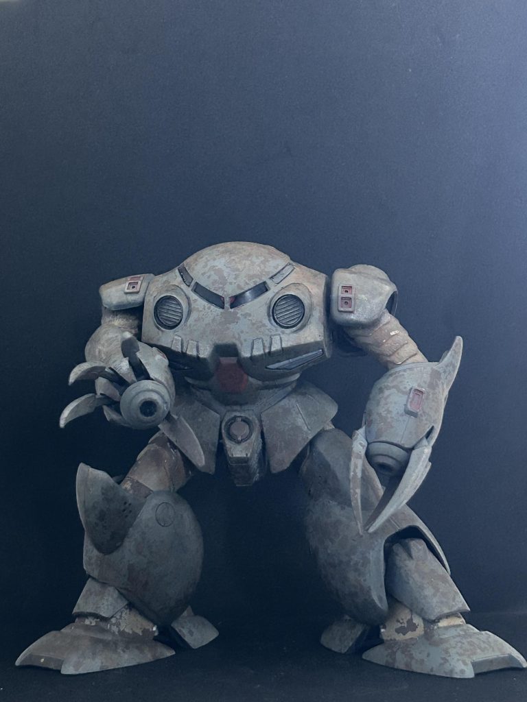 でも、まてよ？？　水中でズゴックEと出会ったらこんな感じかな？　ライトを消して写真を写してみました🤗　なかなかいい感じ❣️