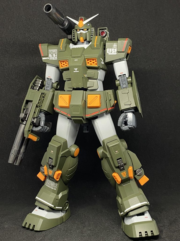 ブルーバージョンを定番フルアーマーガンダムカラーに塗り替えたものです。FAといえばやっぱりこれですよね。ボディカラーの緑はクレオスのブラウンバイオレットを使用しています。この色結構好きで色んな機体に使っています。