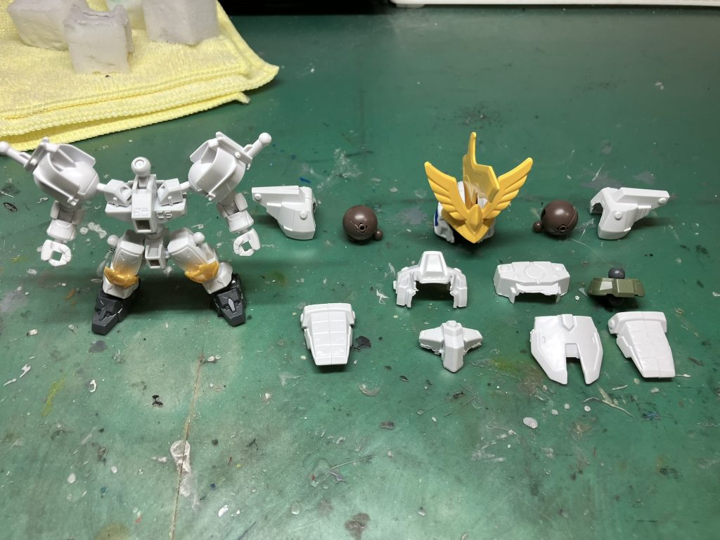 CSフレームの胴体にリーオーの肩、夏侯惇の手足と頭部を組み合わせています。特徴的な外装部分はほとんど嵐の騎士から持ってきています。