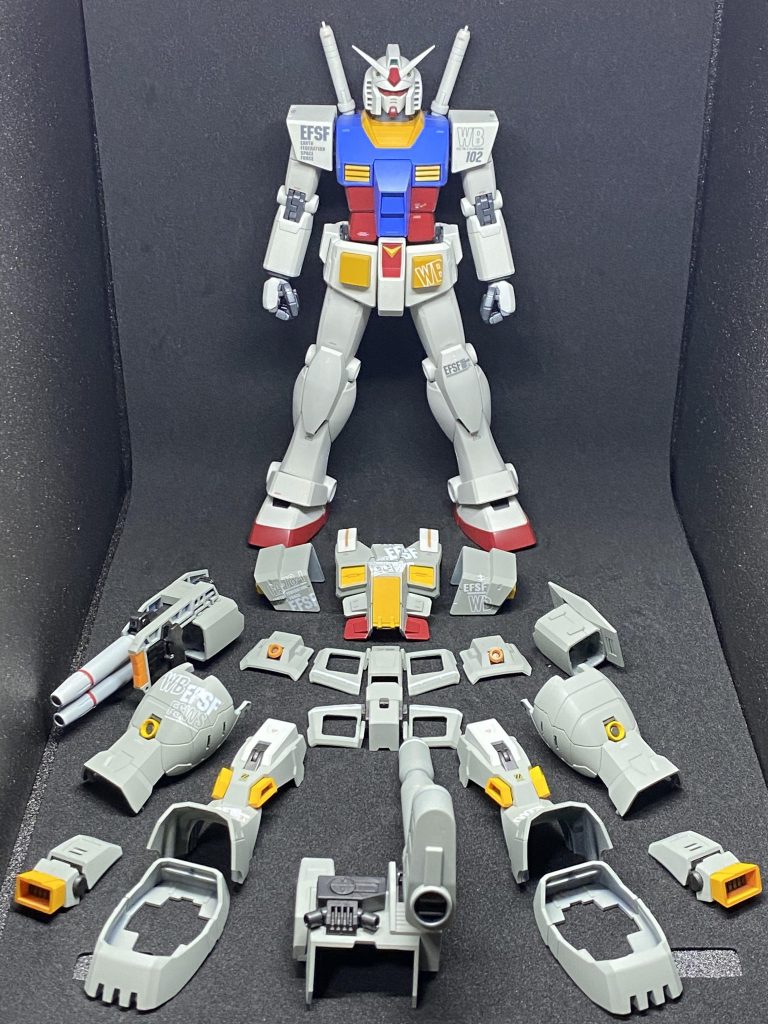 アーマーパージ状態。どんな風に並べるのが良いのかわからなくて放射状としました。あと撮影ブースが狭く両サイドがみすぼらしくてすみません。