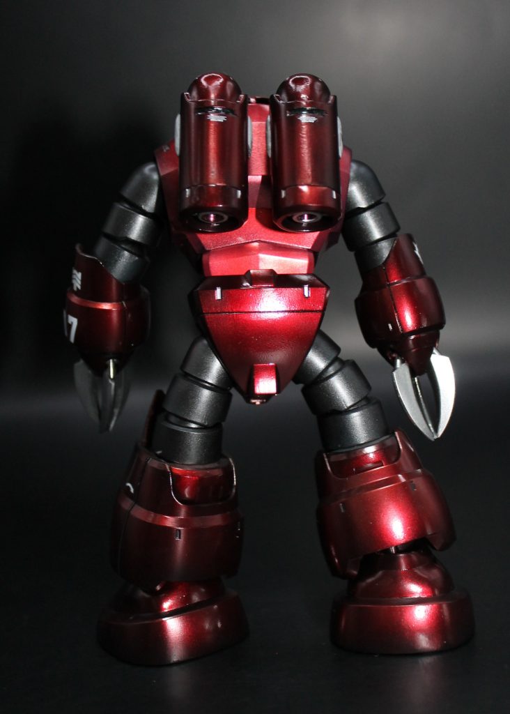 後ろから見たズゴック。塗り分けやデカール貼りもちゃんとやりました。けどなんかデカールズレてるな…貼ったときはまっすぐだったはずなんですが…ちなみに足裏も塗り分けていますがなんか気に食わない出来だったので見せられません。