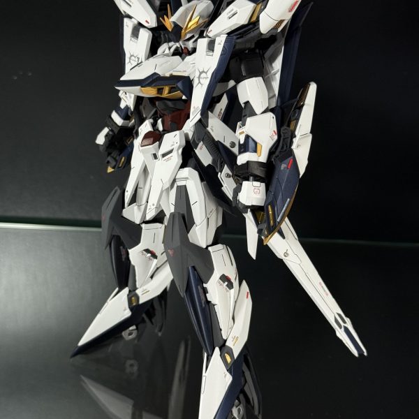 久々の投稿。MGエクリプスガンダム本体完成。今後は、マニューバストライカーおよびライジンストライカーを作成してフル装備エクリプスガンダムにしていきたいと思います。ゆっくり作っていくので時間がかかると思いますが、いいものを作りたいです。（2枚目）