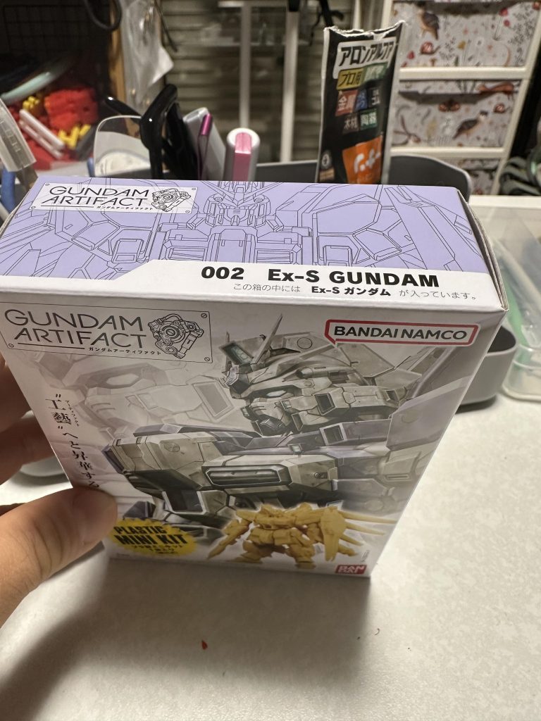 作品名：なんか可哀想なアーティファクト‥<p>やったぁ！たまたま入ったコンビニで再販の売れ残りラス1でまさかのSガンダム！即買って帰りました。ペールオレンジかなぁ？ワクワク‥すでに少し開封された跡が‥ペールオレンジが見えない！！出してみるとやはりレアカラーでした‥誰 […]</p>