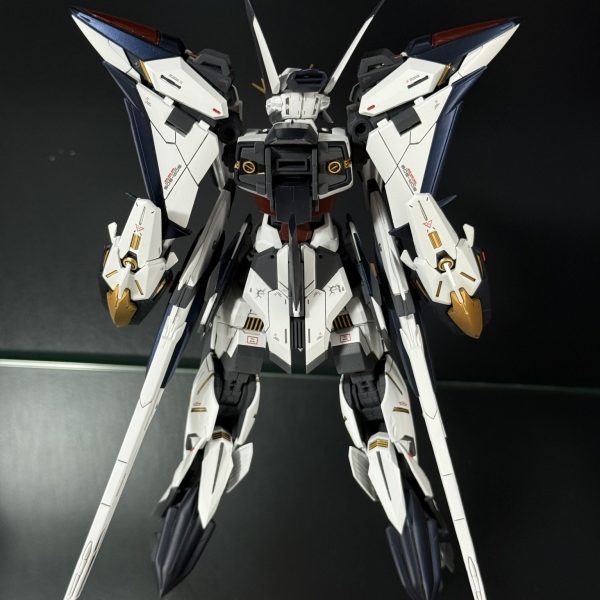 久々の投稿。MGエクリプスガンダム本体完成。今後は、マニューバストライカーおよびライジンストライカーを作成してフル装備エクリプスガンダムにしていきたいと思います。ゆっくり作っていくので時間がかかると思いますが、いいものを作りたいです。（4枚目）