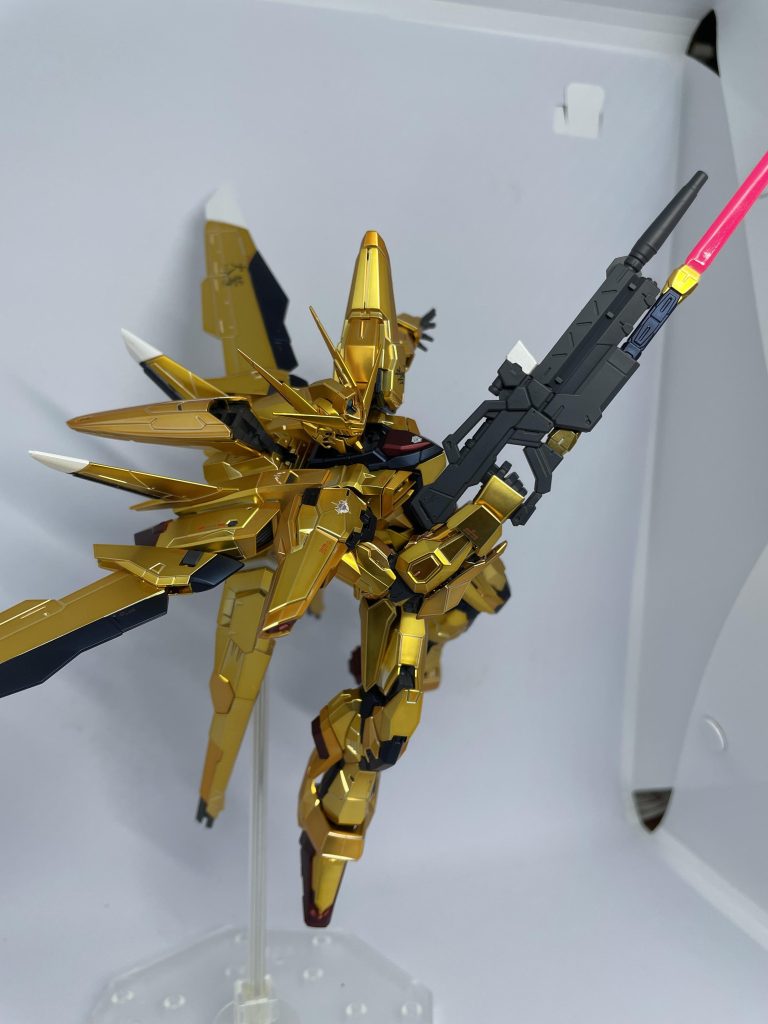 デカールは付属のデカールはあんま好きではないので水転写デカールを使いました。あまり貼り過ぎだとくどくなるのでほどほどに貼って止めておきました。