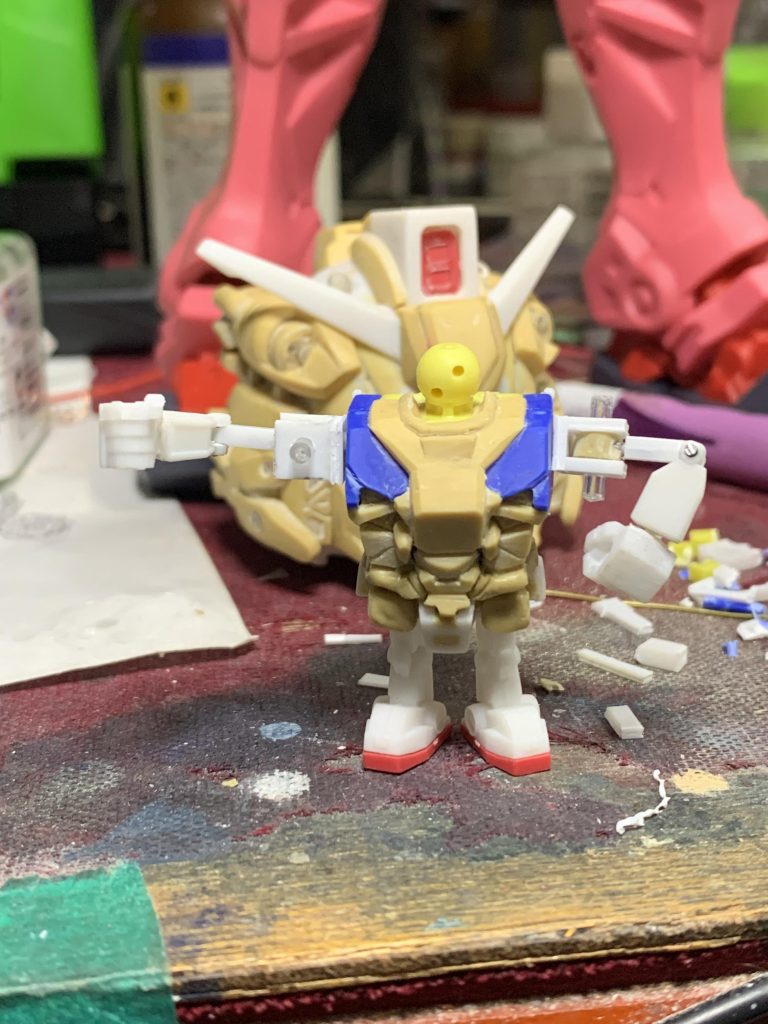 腕の可動部位はこんな感じ。