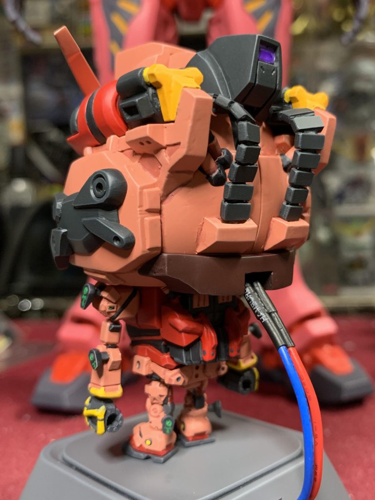 LEDの電池消耗が激しいので基本的には台座電源からケーブルで供給するパターンです。