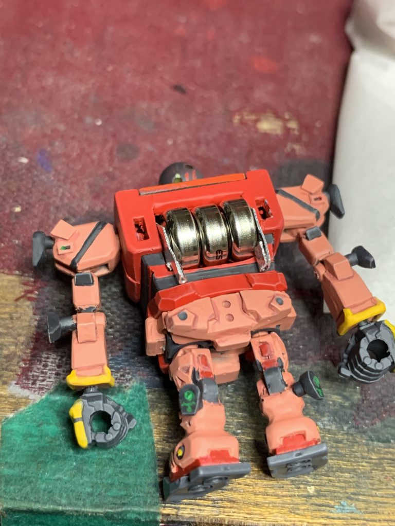 台座電源とは別でバックパック電源もありますが、ボタン電池直列だとオンオフ関係なく消耗するみたいで2日くらいで切れます(笑)