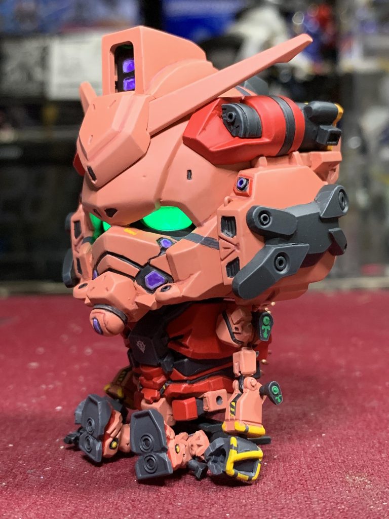 座り用の股関節パーツ装着でテディベア座りが可能です。