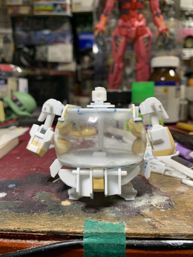 モノアイはLED+回転可能にしたかったのでプラパイプの組み合わせで制作しています。