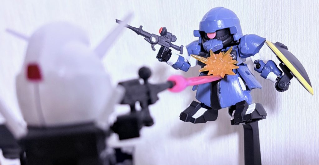 以下適当にブンドド写真。やられ役には以前作ったアクトザク・ブレイブになってもらった。なおこのアクトザクはキシリア配下のモビルスーツである。