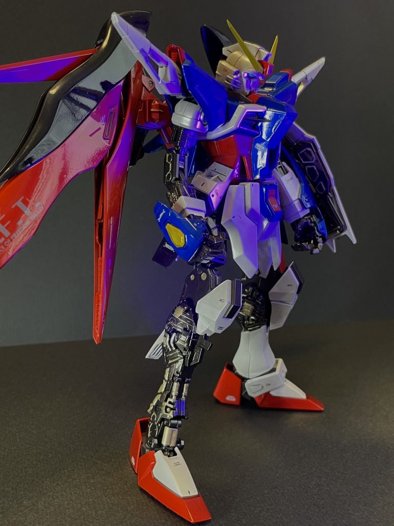 MGは内部フレームを再現していたので筆塗で突起部をエナメル塗料で塗装しました。(内部フレーム塗料)タミヤ:X31チタンゴールド,X32チタンシルバー、