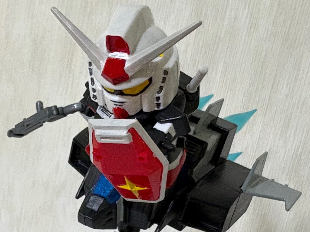 タカの黒いガンダムにはビームライフルよりショットガンが絶対に似合うと思い、またまたGアーマーセットで撮影した(zaku-kao4)