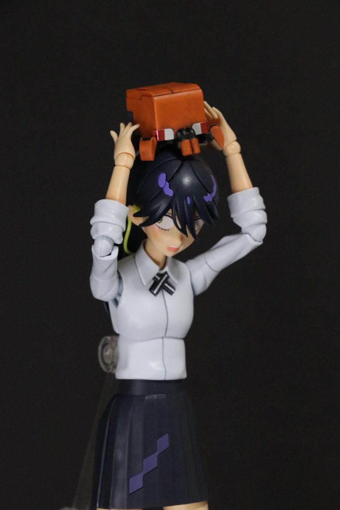 コンチと遊んでいたらシュウジが帰ってきた風。コンチを汚したけど、こんなに汚かったらニャアンは頭に乗せないじゃないか笑