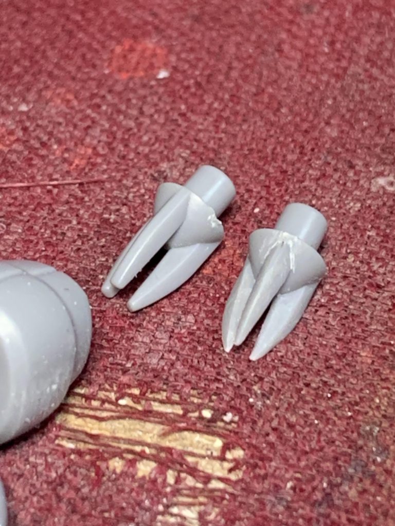 爪は尖らせています。