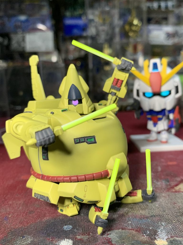 モノアイはLEDで光ります。