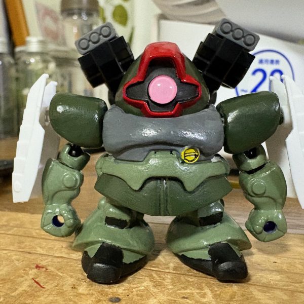 ジークアクスと同時進行で製作中の緑のおじさん専用リック・ドム。以前作った「武者怒武」をベースに専用パーツをありもののジャンクや余剰パーツを使って加工中。さて、どんな感じに仕上げるかな・・・。（できたらジークアクスコンに出す予定。）（4枚目）