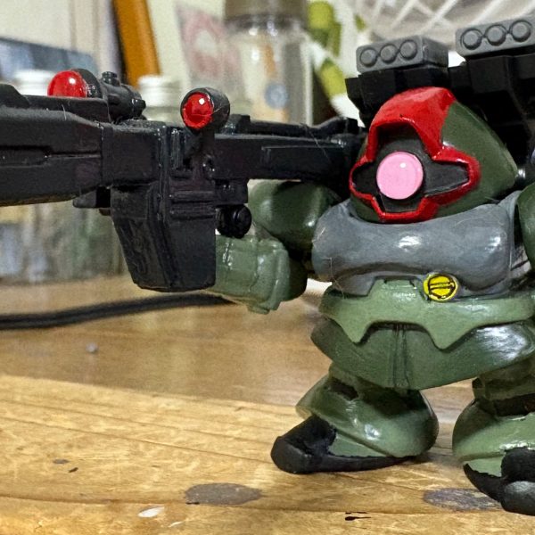 ジークアクスと同時進行で製作中の緑のおじさん専用リック・ドム。以前作った「武者怒武」をベースに専用パーツをありもののジャンクや余剰パーツを使って加工中。さて、どんな感じに仕上げるかな・・・。（できたらジークアクスコンに出す予定。）（5枚目）