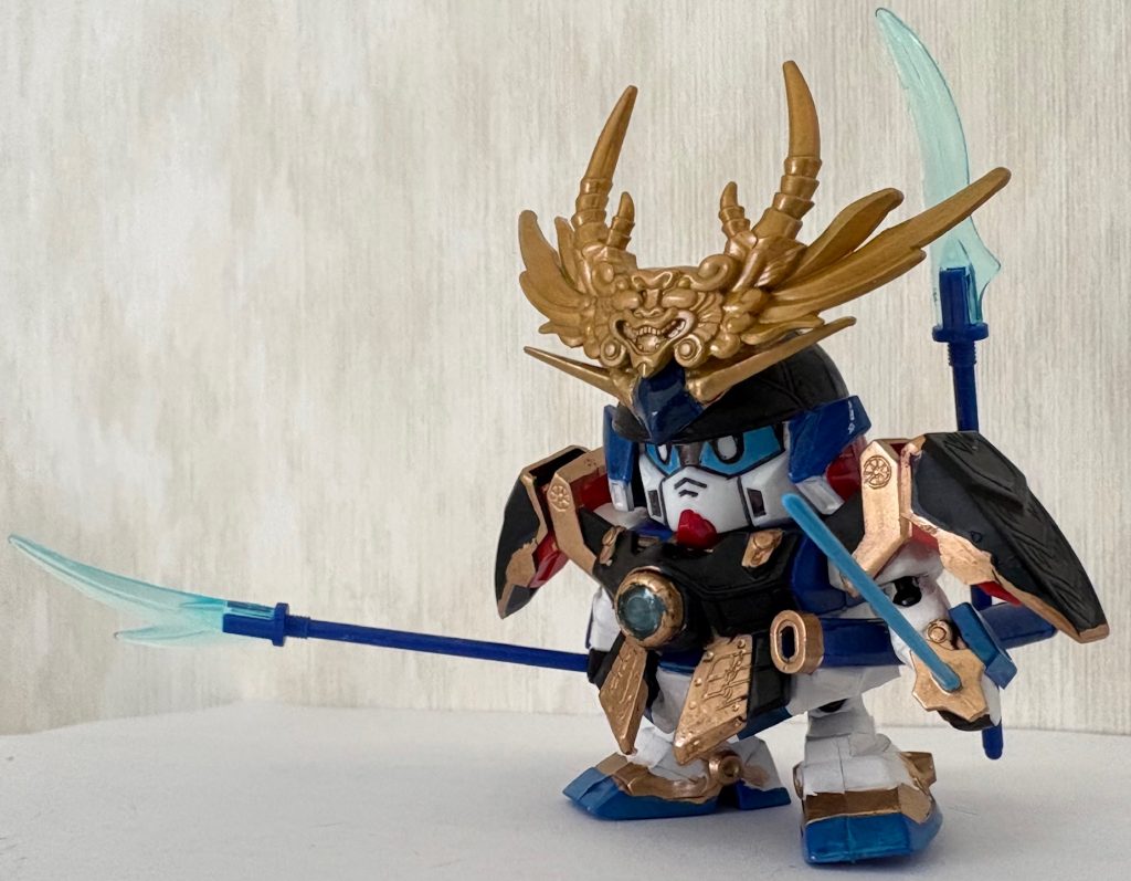 二本の槍もまた閃光槍（ビーム・ジャベリン）として機能しており、居並ぶ敵を一突きで倒す。