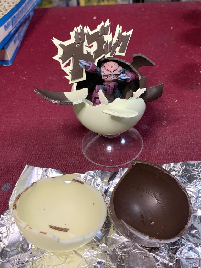 銀紙の上が本物のチョコです。ホワイトチョコの調色がめちゃくちゃ難しかったね〜。茶色はマホガニーで塗りましたがレッドブラウンの方が良かったかもしれん…