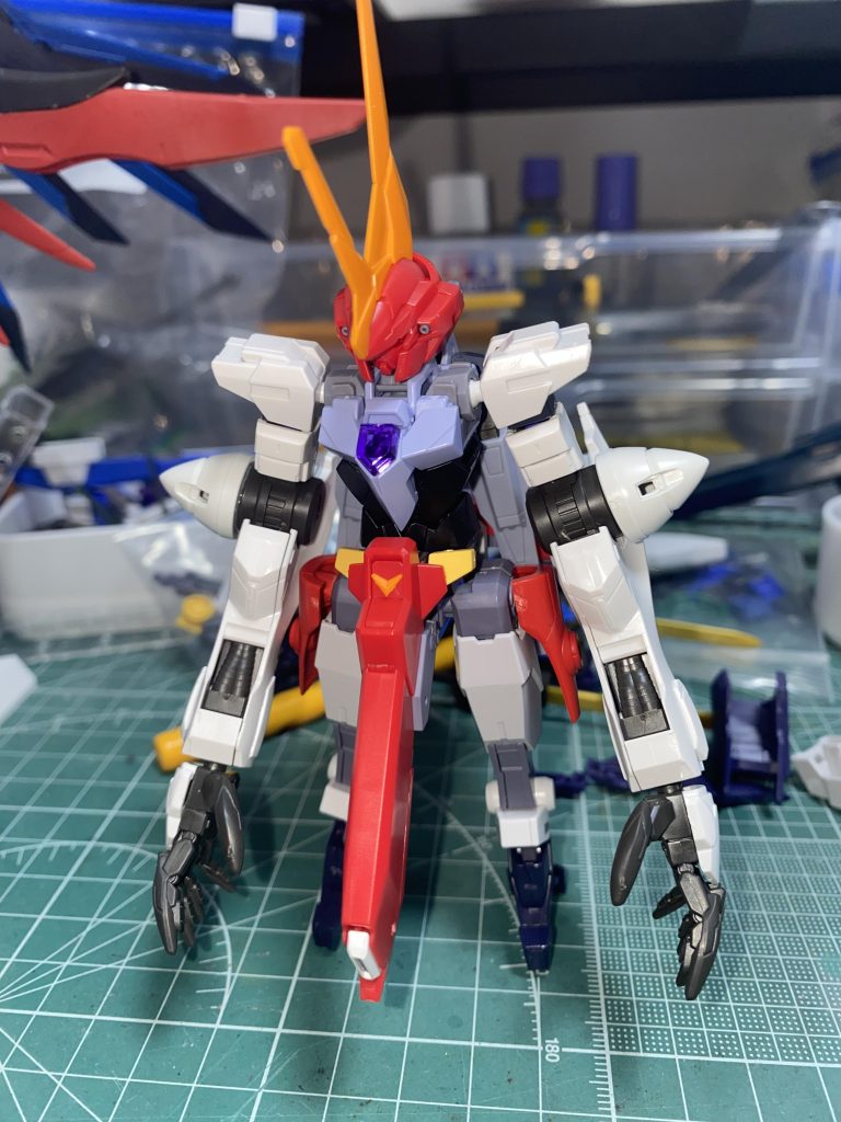 塗装前はこんな感じ異形感を出したかったのでルプスレクスの両腕は中々あってると思いますアーマーも取り付けてガシガシやっていきたいところです  